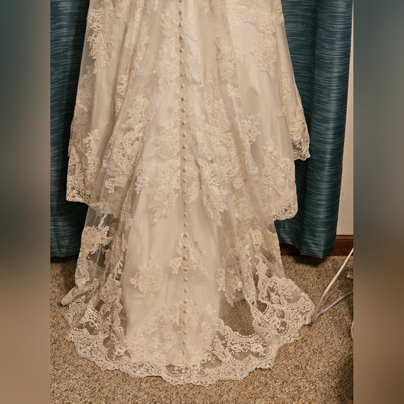 Allure Bridals Lace Wedding dress with sleeve, mermaid style 9322 - Picture 9 of 16